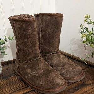 New no box Lamo Chocolate Brown Suede Footwear